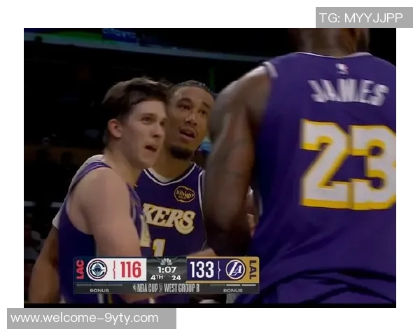 小黑与东契奇的火花碰撞展现桀骜不驯的篮球精神与友谊